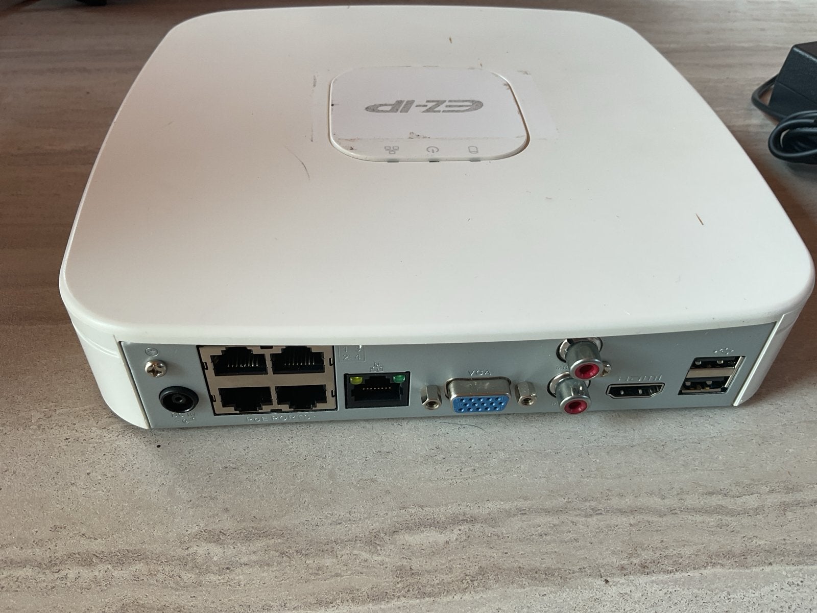 EZ-IP NVR1B04-4P Network Video Recorder (NVR)