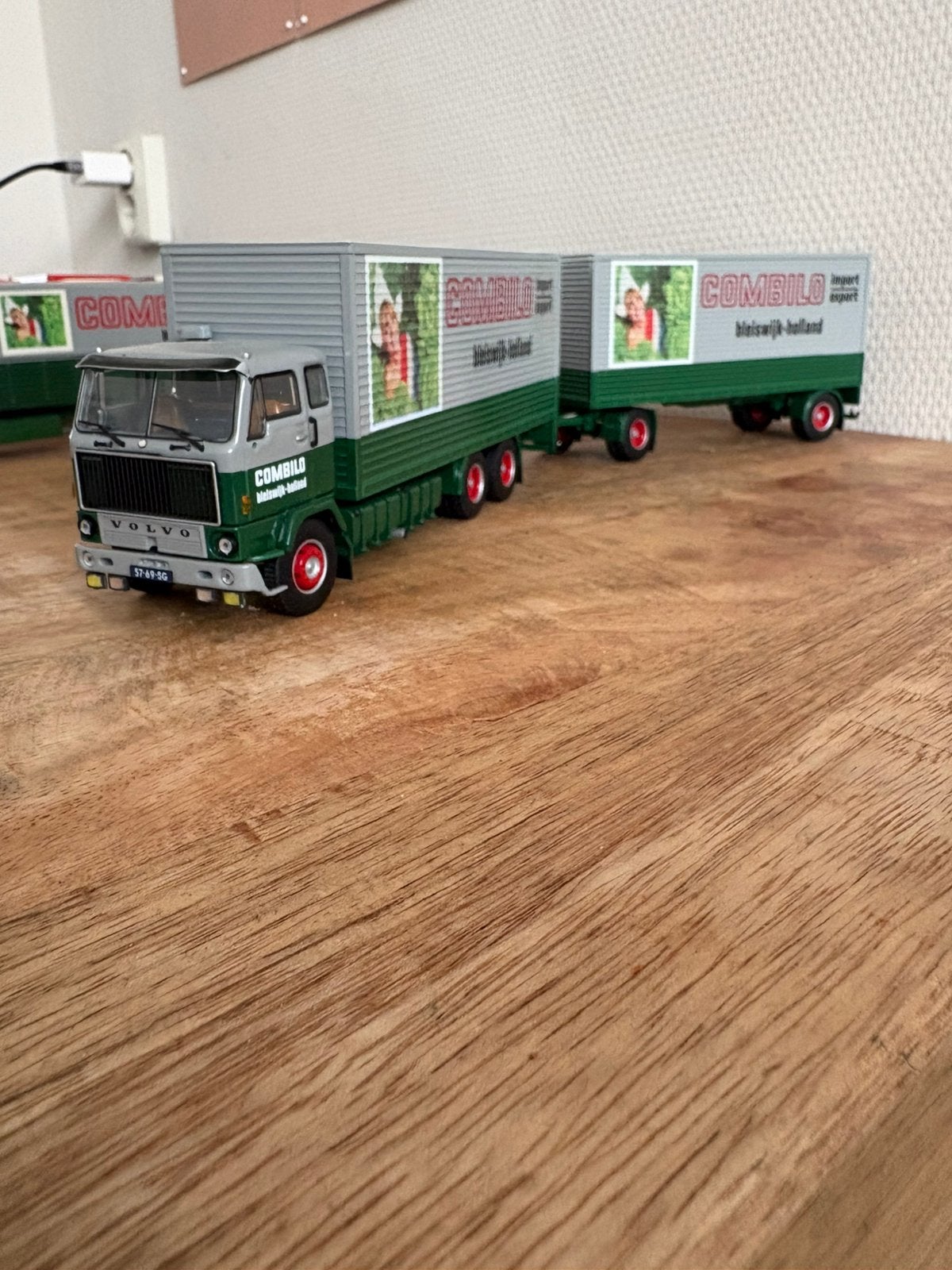 Tekno Volvo F88 combilo, Hobby en Vrije tijd, Modelauto's | 1:50, Ophalen, Zo goed als nieuw, Bus of Vrachtwagen, Tekno