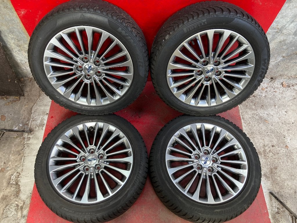 Winterbanden Ford Focus 215/50R17, Auto-onderdelen, Ford, ., Banden en Velgen, 17 inch