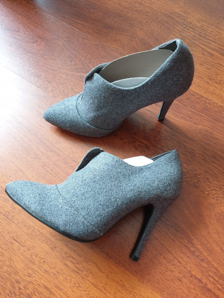Nieuw - grijze Invito pumps - maat 36, Pumps, Nieuw, Ophalen of Verzenden, Invito