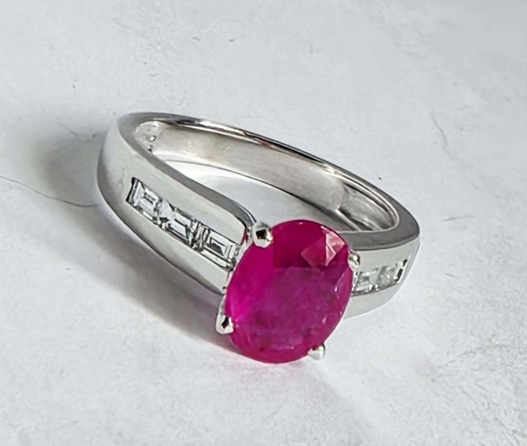 Gouden ring met robijn en diamanten, Ophalen of Verzenden, Zo goed als nieuw, 17 tot 18, Met edelsteen