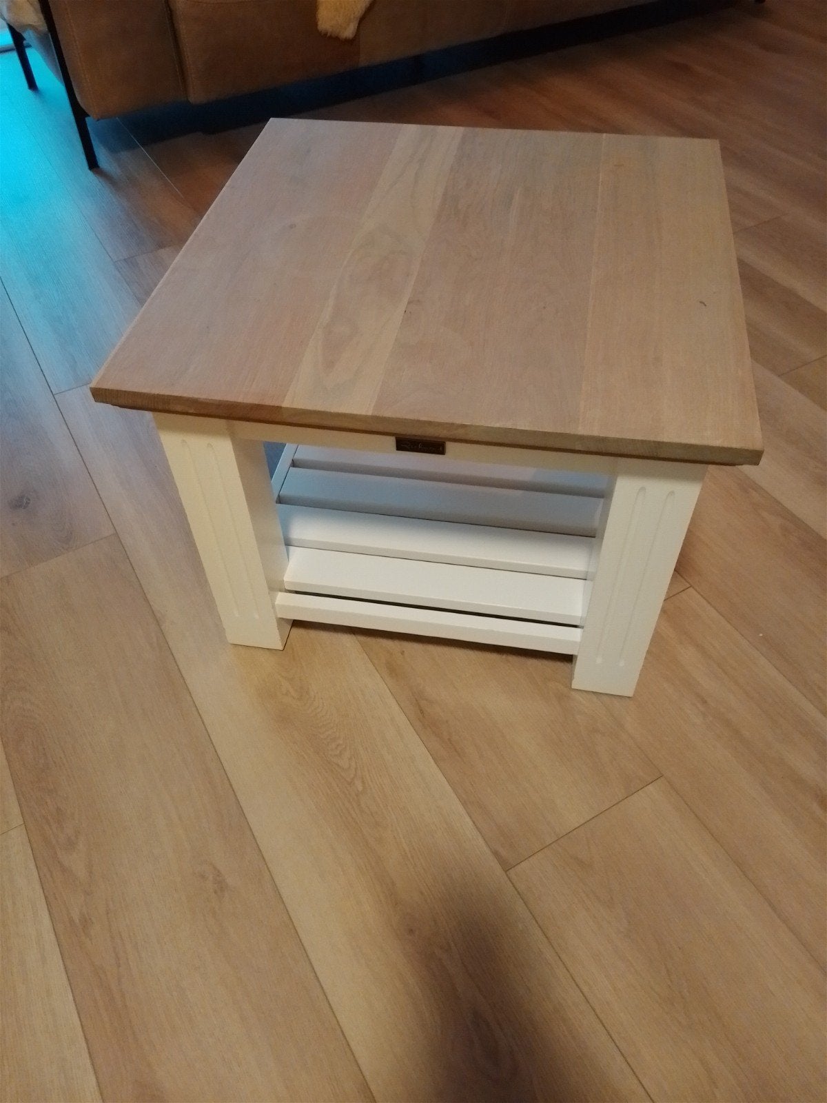 Richmond Interiors bijzettafel, wit met houten blad, Huis en Inrichting, Tafels | Salontafels, Ophalen of Verzenden