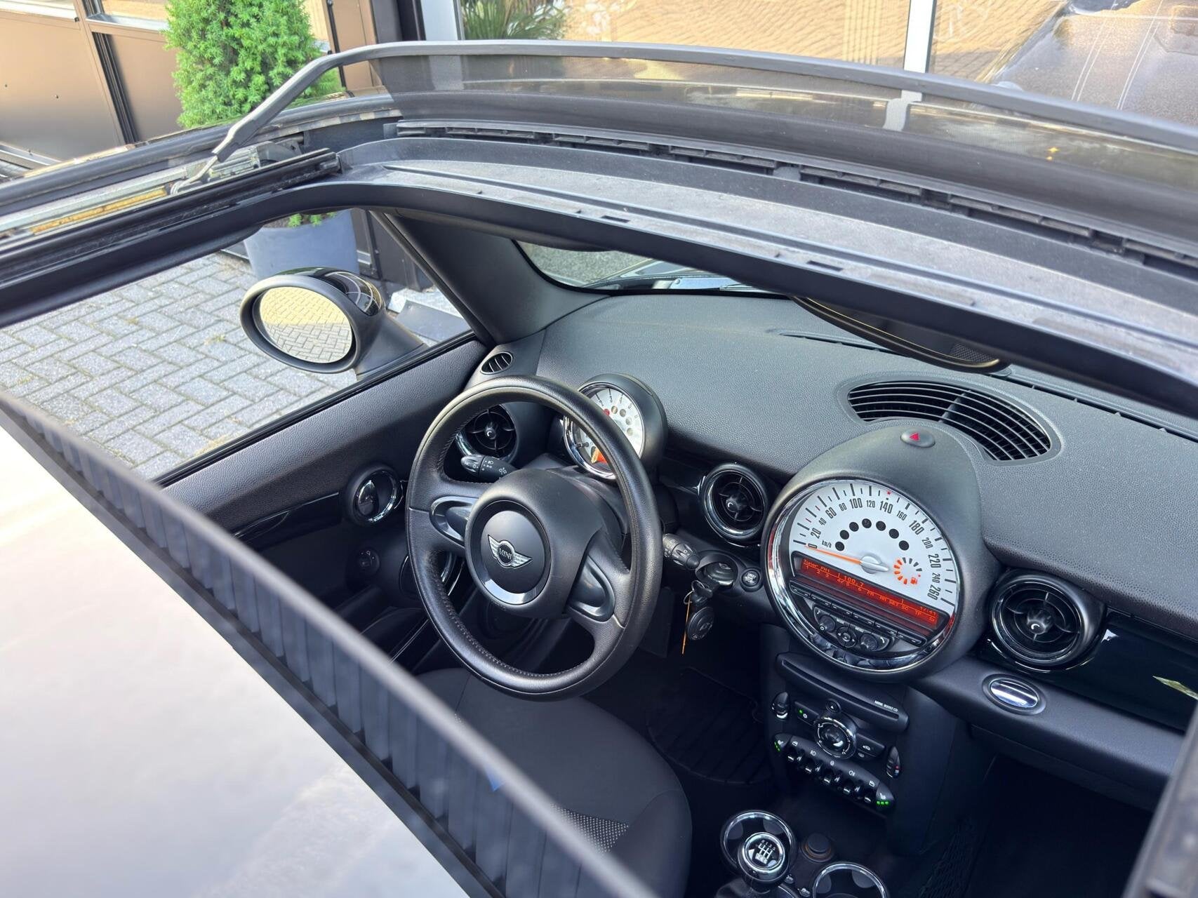 Mini Cooper 1.6 Cooper|High Class Grey|Pano|1e eig.|Stoelver, Auto's, Voorwielaandrijving, Stof, 4 cilinders, 4 stoelen
