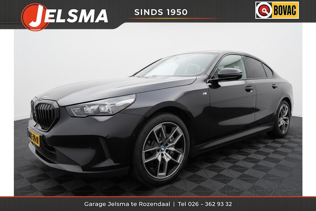 BMW i5 eDrive40 84 kWh, Edition-Sport | Camera | Navi & CarP, Auto's, Automaat, Achterwielaandrijving, Gebruikt, Zwart