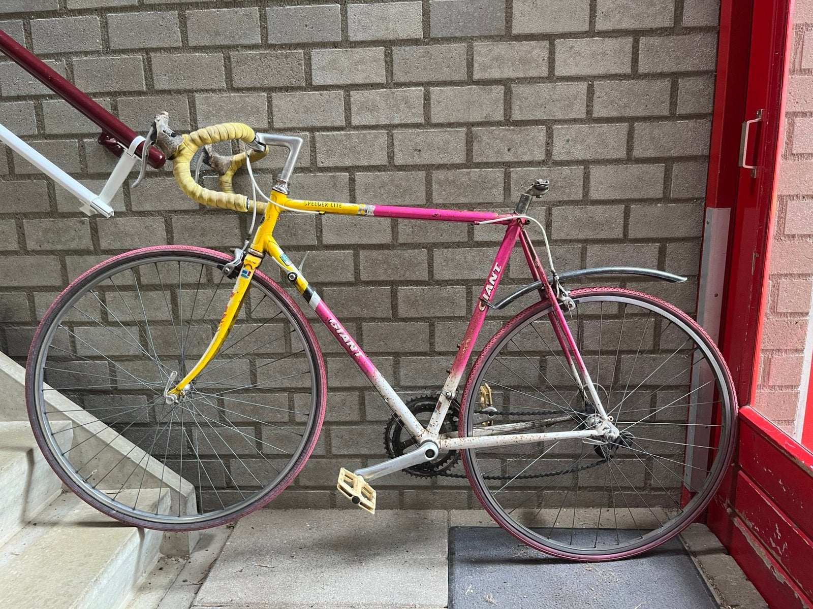 GIANT racefiets roze geel, Ophalen, 28 inch, Gebruikt, Velgrem