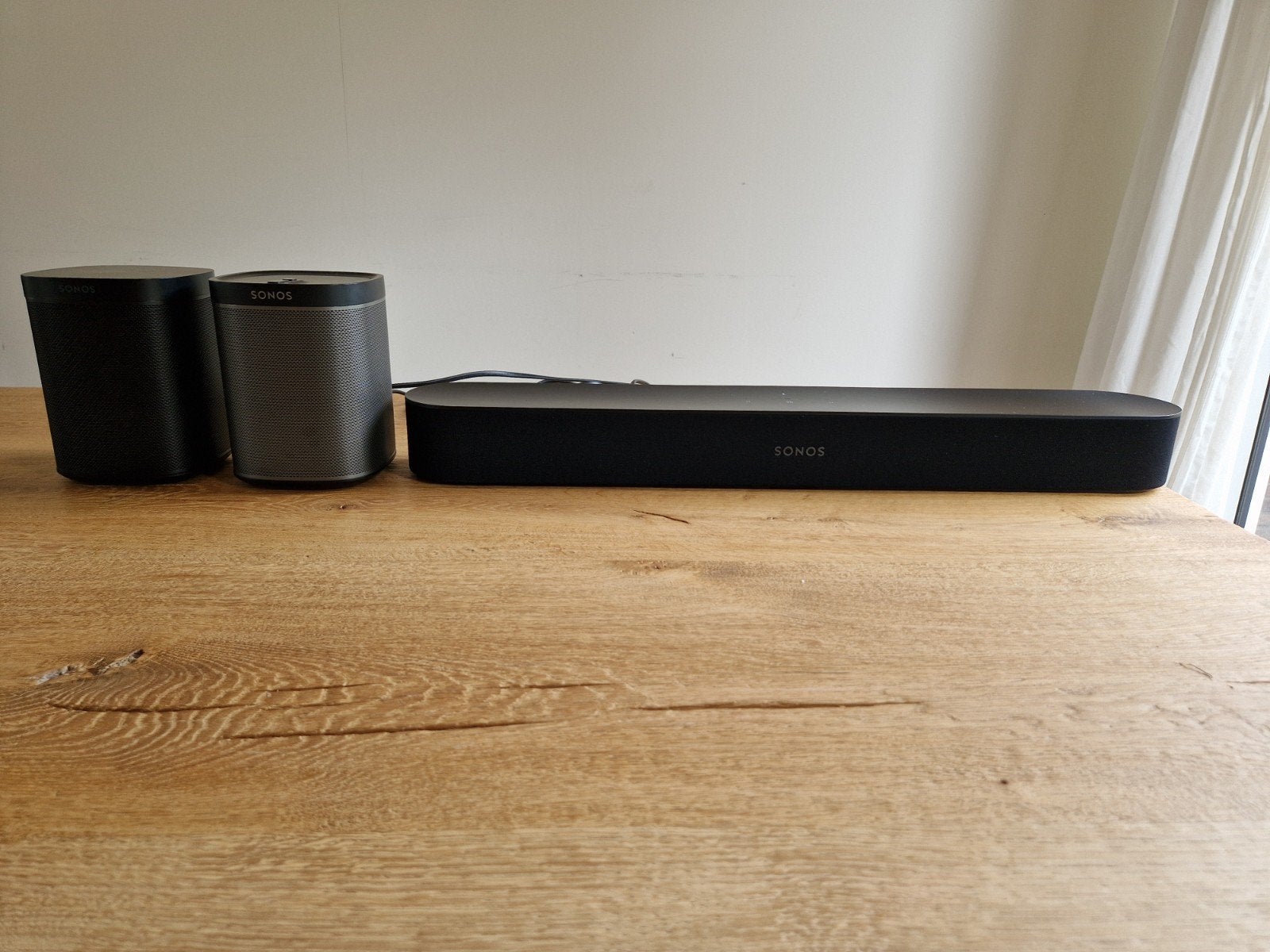 Sonos set: Play One, Beam soundbar en One SL