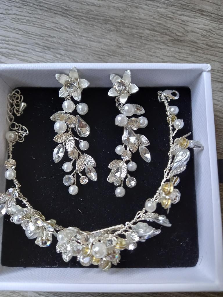 Trouwoorbellen en armband Abrazi, Sieraden, Tassen en Uiterlijk, Kettingen, Ophalen of Verzenden, Zo goed als nieuw, Wit, Overige materialen