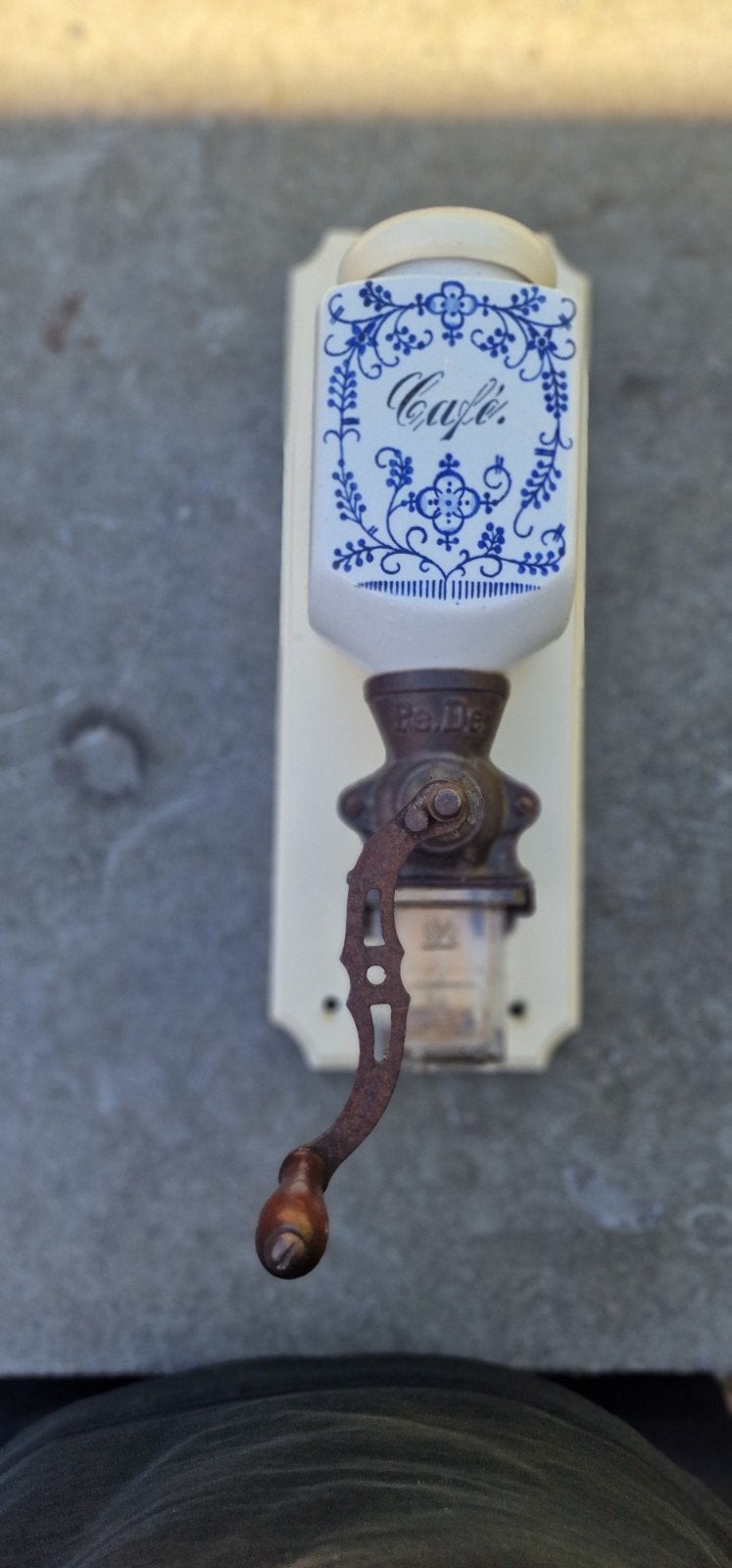 Koffie molen, Ophalen