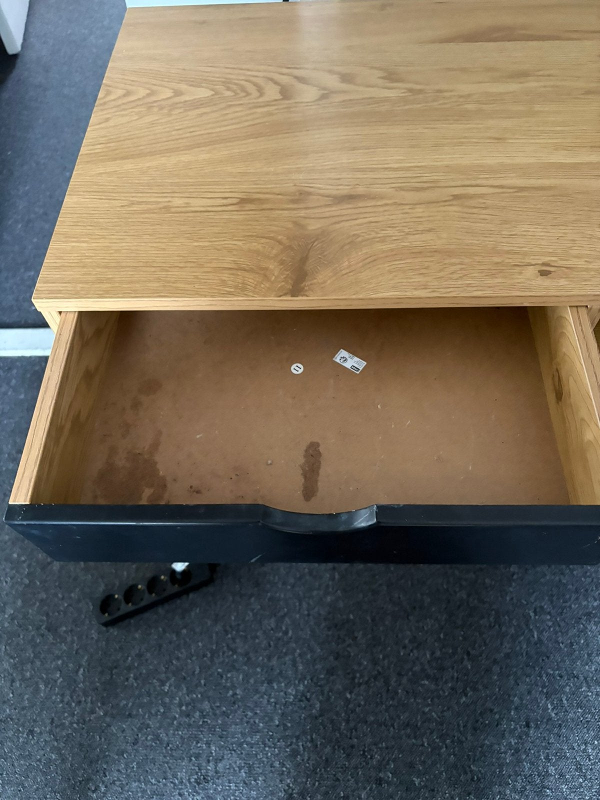 Foto 3 van Bureau van Jysk met stoel van Ikea