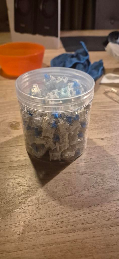 96 blauwe switches royal kludge, Dieren en Toebehoren, Ophalen of Verzenden, Zo goed als nieuw