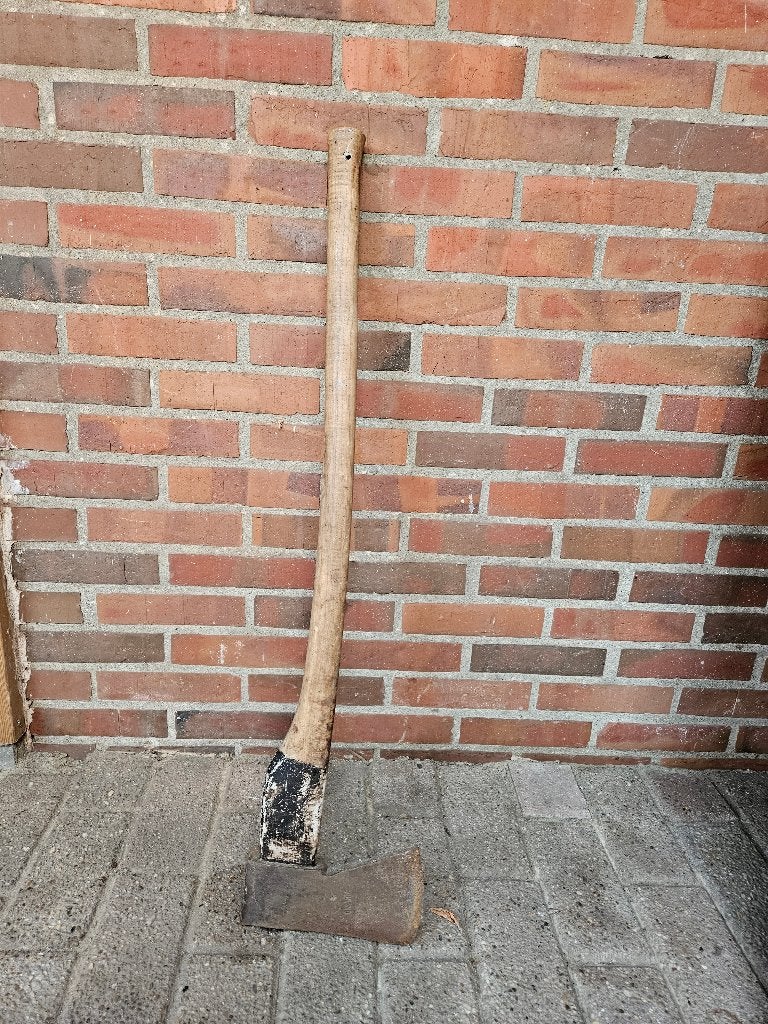 BOERENGEREEDSCHAP: EEN BIJL, Ophalen, Gebruikt