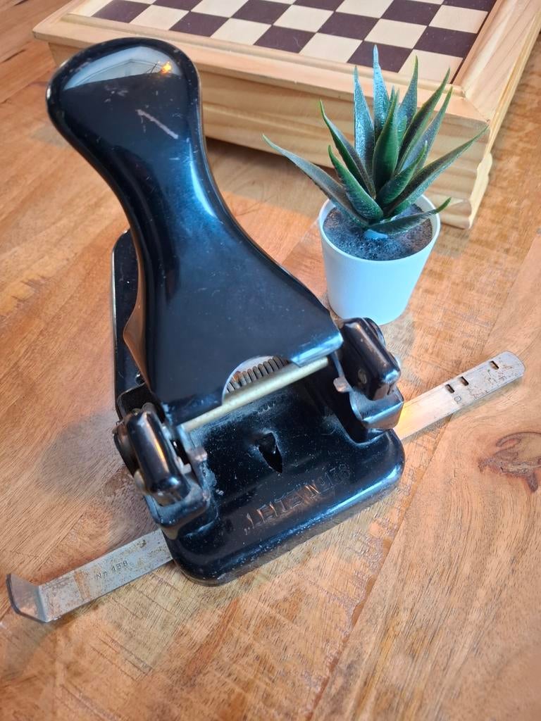 Vintage Leitz perforator – jaren 20/30 – zwaar gietijzer, Antiek en Kunst, Ophalen of Verzenden