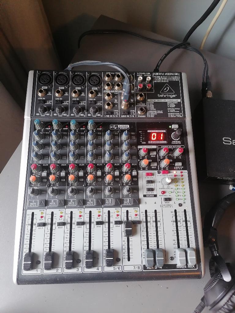 Behringer Xenyx X1204 usb, Muziek en Instrumenten, Mengpanelen, Ophalen of Verzenden, Zo goed als nieuw, 10 tot 20 kanalen