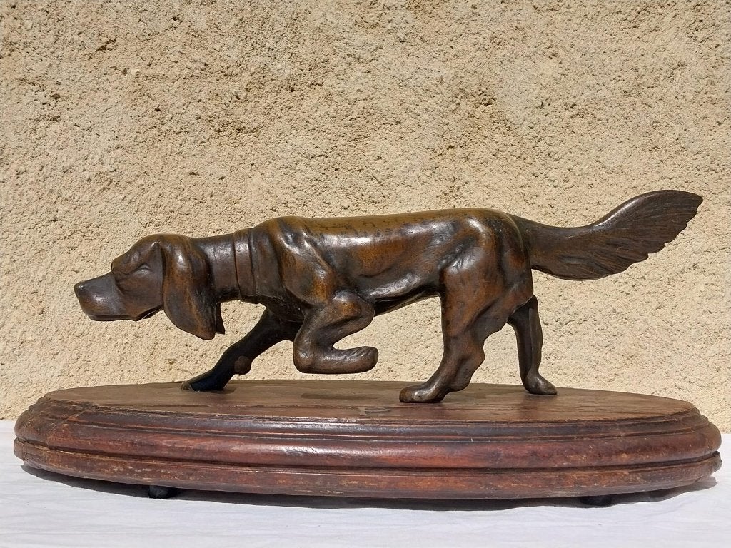 Antiek bronzen beeld jachthond op houten sokkel, Art deco, Ophalen of Verzenden, 20 - 50 cm, Bruin