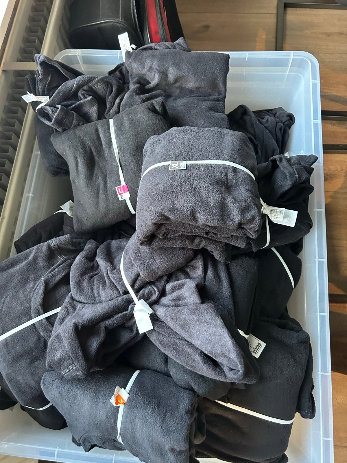 Partij van 45 zwarte sweaters - Ideaal voor loopgroep, Carnaval, Maat 46/48 (XL) of groter, Ophalen of Verzenden, Zo goed als nieuw