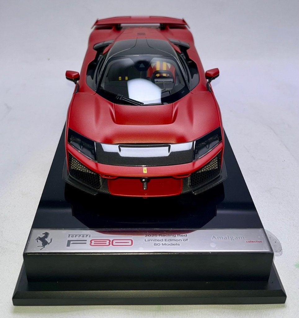 Ferrari F80 F1 2025 Racing Matt Rood 1:18 van Amalgam, Hobby en Vrije tijd, Modelauto's | 1:18, Ophalen of Verzenden, Nieuw, Auto