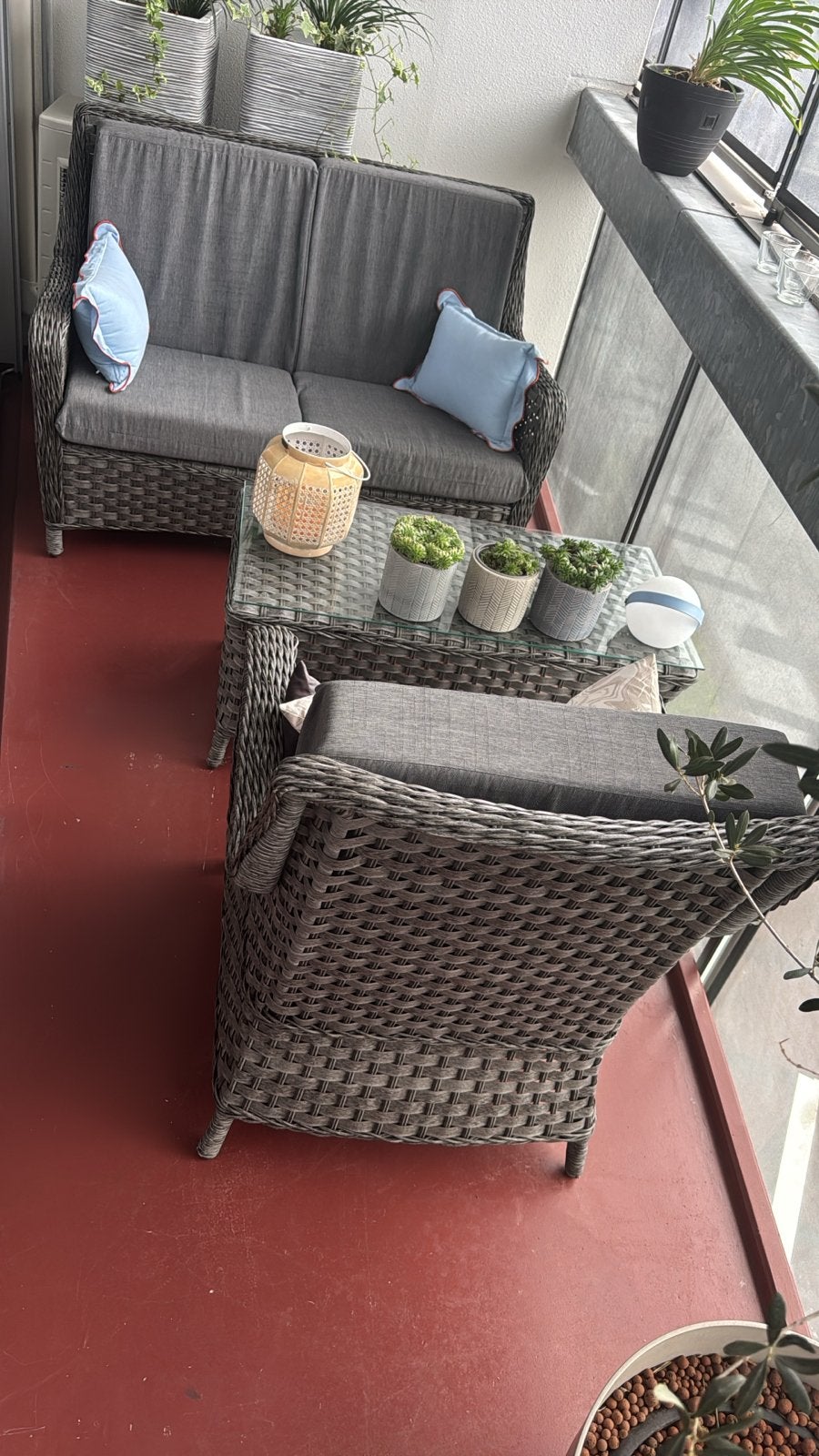 Loungeset met 2-zitsbank, 2 fauteuil en salontafel