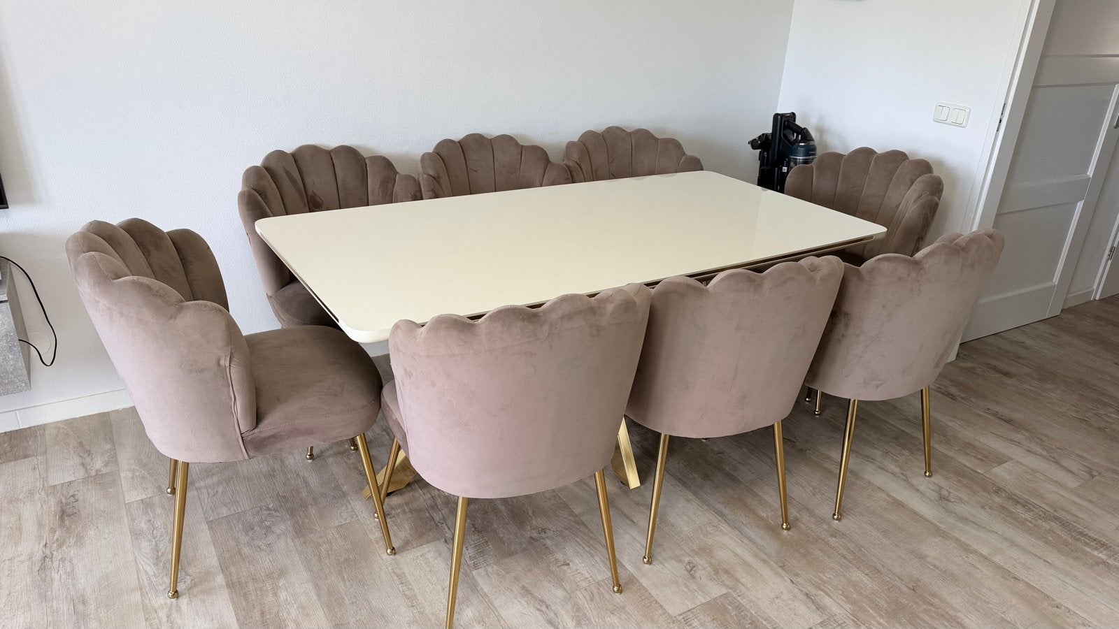 Elegante eettafel met 8 schelpstoelen - Zo goed als nieuw, Huis en Inrichting, Ophalen, 50 tot 100 cm, Zo goed als nieuw, Vier personen