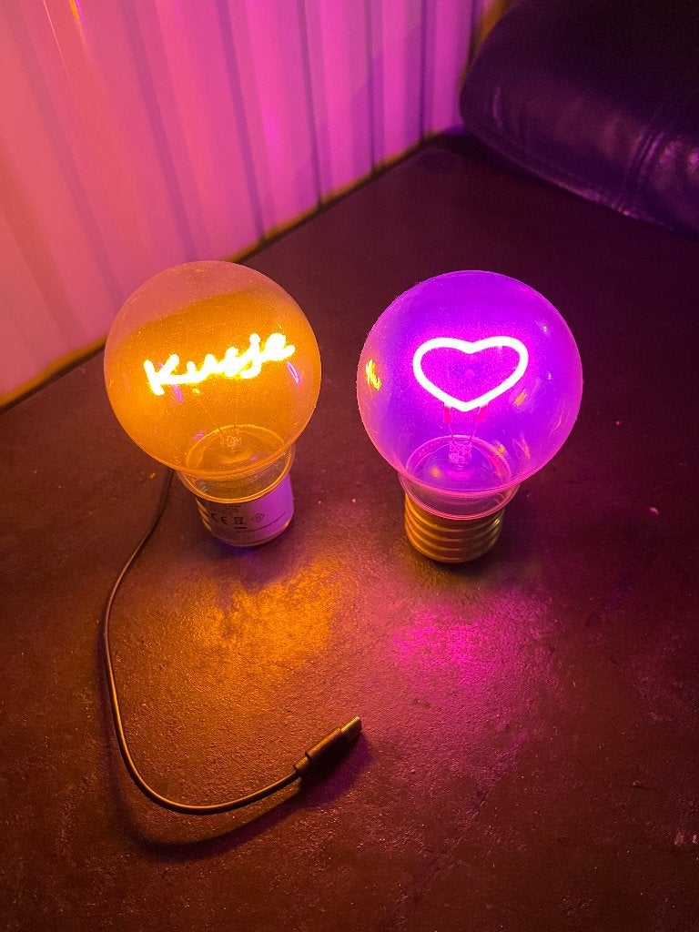 Neonlicht (hartje en kusje) in de vorm gloeilamp z.g.a.n., Glas, Roze, LED verlichting, Vintage