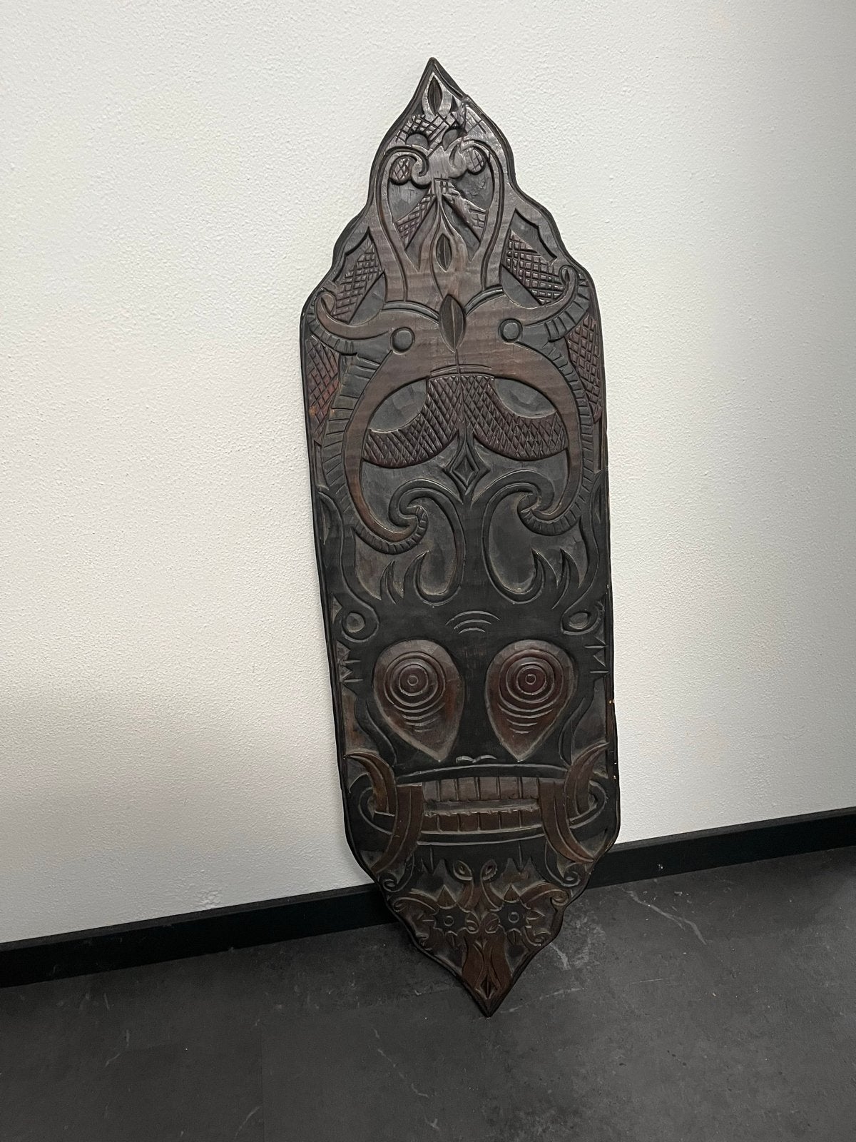 Uniek Houten Wanddecoratie: Indonesisch Schild, Wanddecoratie, Bruin, Indonesië, Gesneden