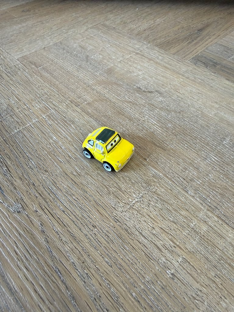 Gebruikt mini geel Disney Cars Mattel Luigi Fiat 500 auto, Ophalen of Verzenden, Gebruikt