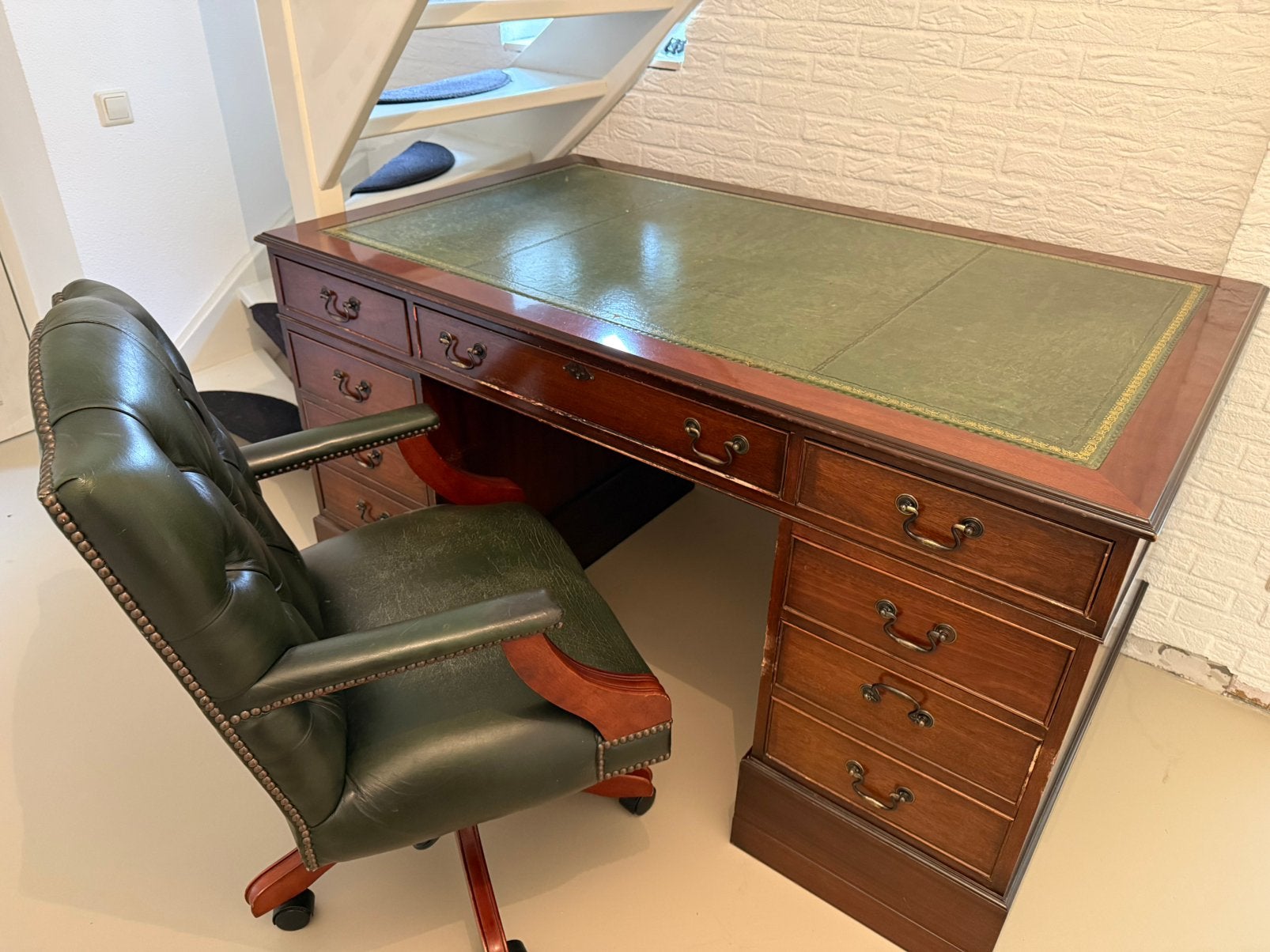 Bureau en stoel in Engelse stijl> MOET WEG!, Ophalen