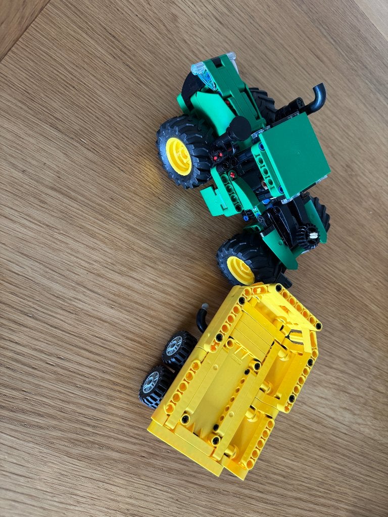 LEGO Technic John Deere 4WD Tractor - 42136, Lego, Overige typen, Ophalen of Verzenden, Zo goed als nieuw
