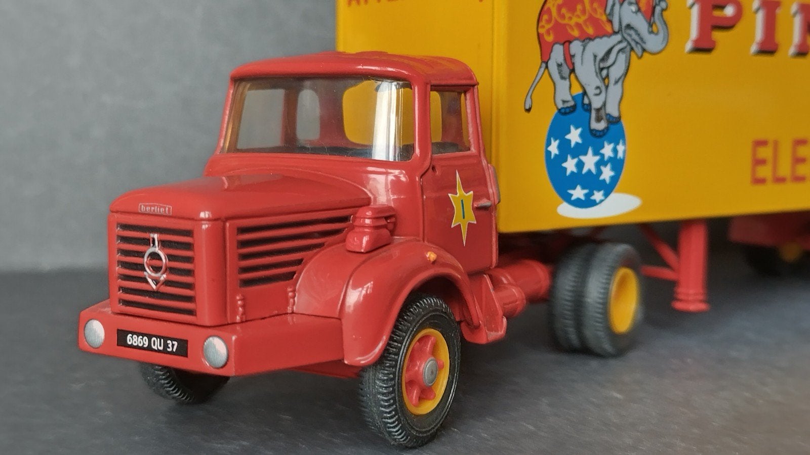 Berliet Camion Circus Pinder Jean Richard 1:50 Corgi Pol, Hobby en Vrije tijd, Corgi, ., Ophalen of Verzenden, Zo goed als nieuw