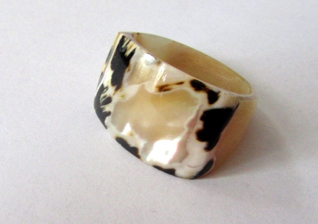 Luxe prachtige Natuurlijke Abalone schelp ring, maat 16,5, Ophalen, Beige, Dame of Heer, Met edelsteen