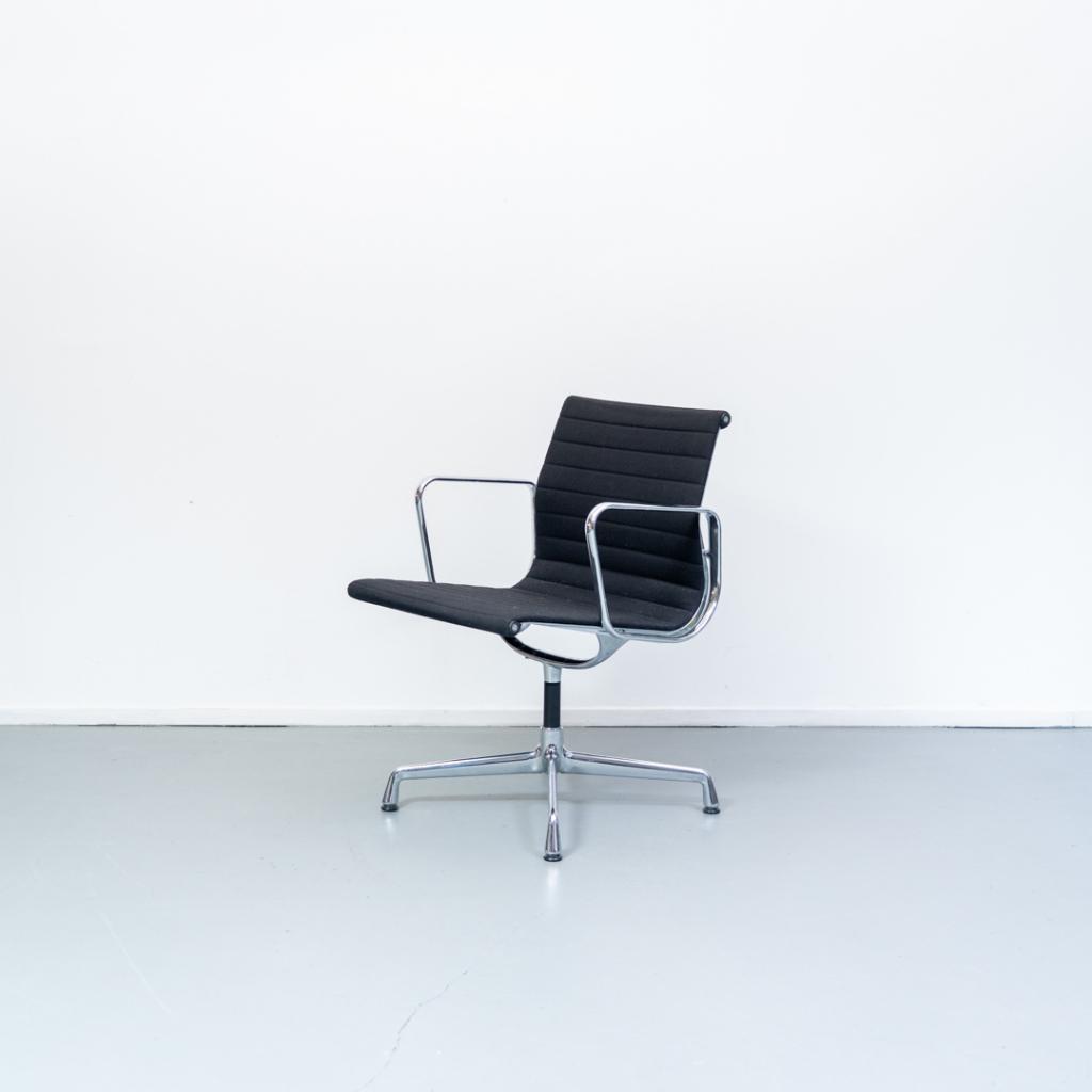 7x Vitra Eames Ea108 stoel Zwart Hopsak Aluminium, Huis en Inrichting, Stoelen, Niet ingevuld, Stof, Niet ingevuld, Niet ingevuld
