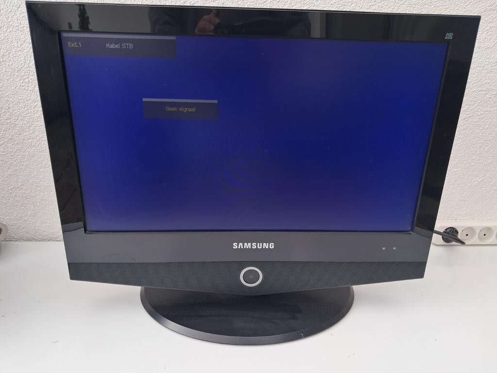 Kleine Samsung TV (werkt perfect, zonder afstandsbediening), Ophalen