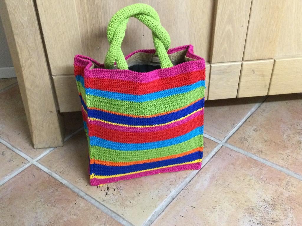 Gehaakte jute boodschappen tas kleuren patroon ( nieuw), Sieraden, Tassen en Uiterlijk, Ophalen of Verzenden, Nieuw, Overige kleuren