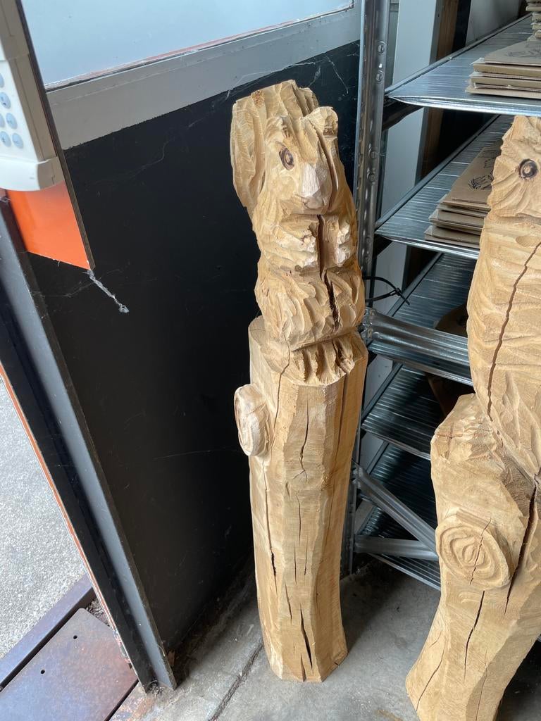 Nieuwe eekhoorn houtsculptuur met natuurlijke scheur, Houtsnijwerk, Hout, Bruin, Europa