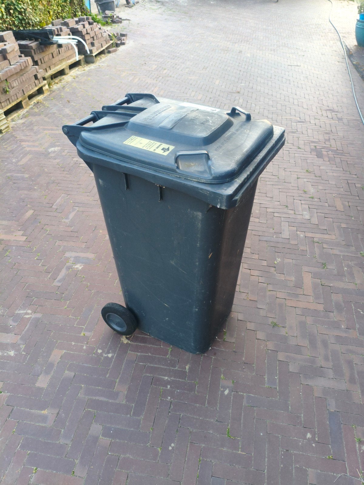 Kliko afvalcontainer, Ophalen, Gebruikt