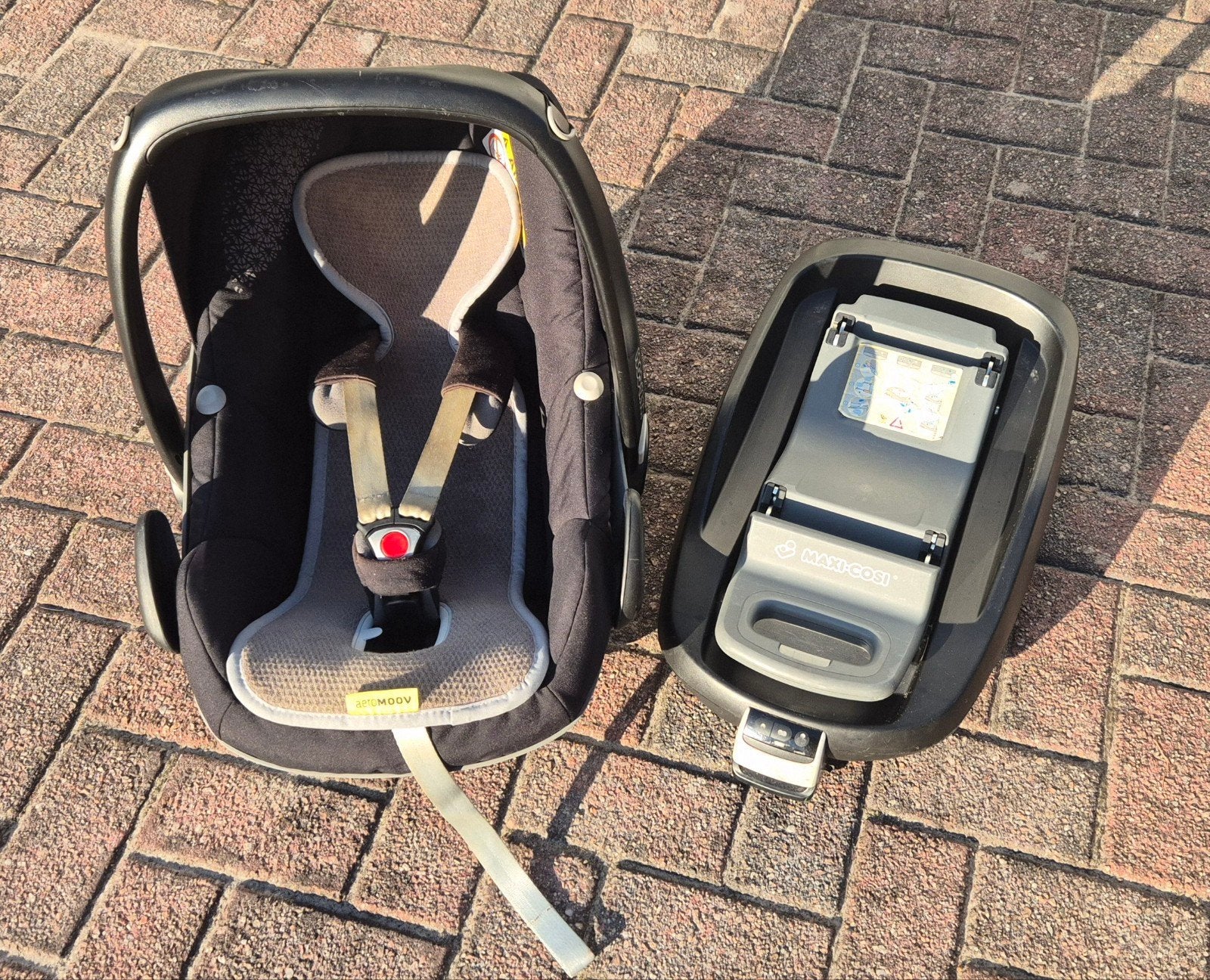 Maxi-Cosi Pebble autostoel met FamilyFix base, Ophalen, Autogordel of Isofix, Gebruikt, 0 t/m 13 kg