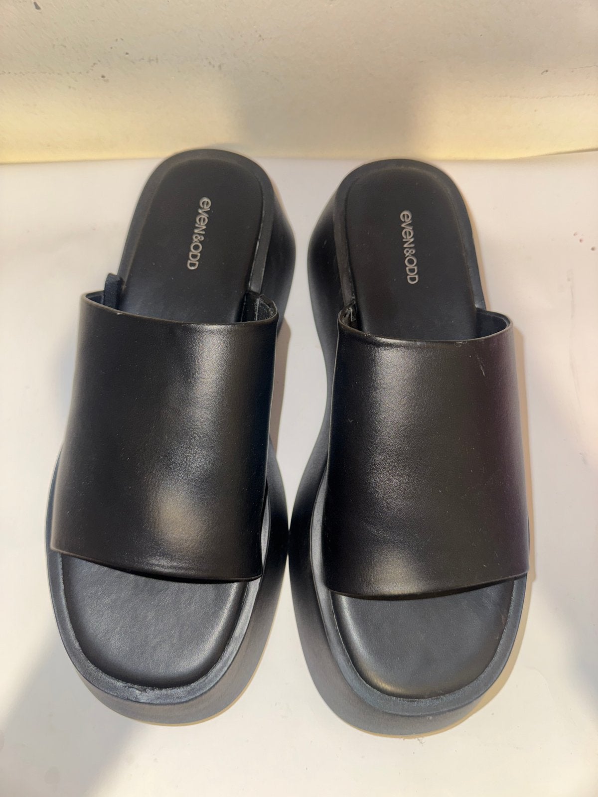 Even&Odd zwarte plateau slippers, Kleding | Dames, Ophalen of Verzenden, Zo goed als nieuw, Zwart, Slippers