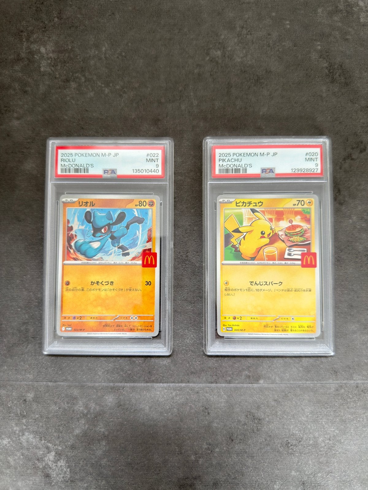 PSA 9 Pokémon kaarten: Pikachu & Riolu Mac promo, Ophalen of Verzenden, Zo goed als nieuw, Meerdere kaarten