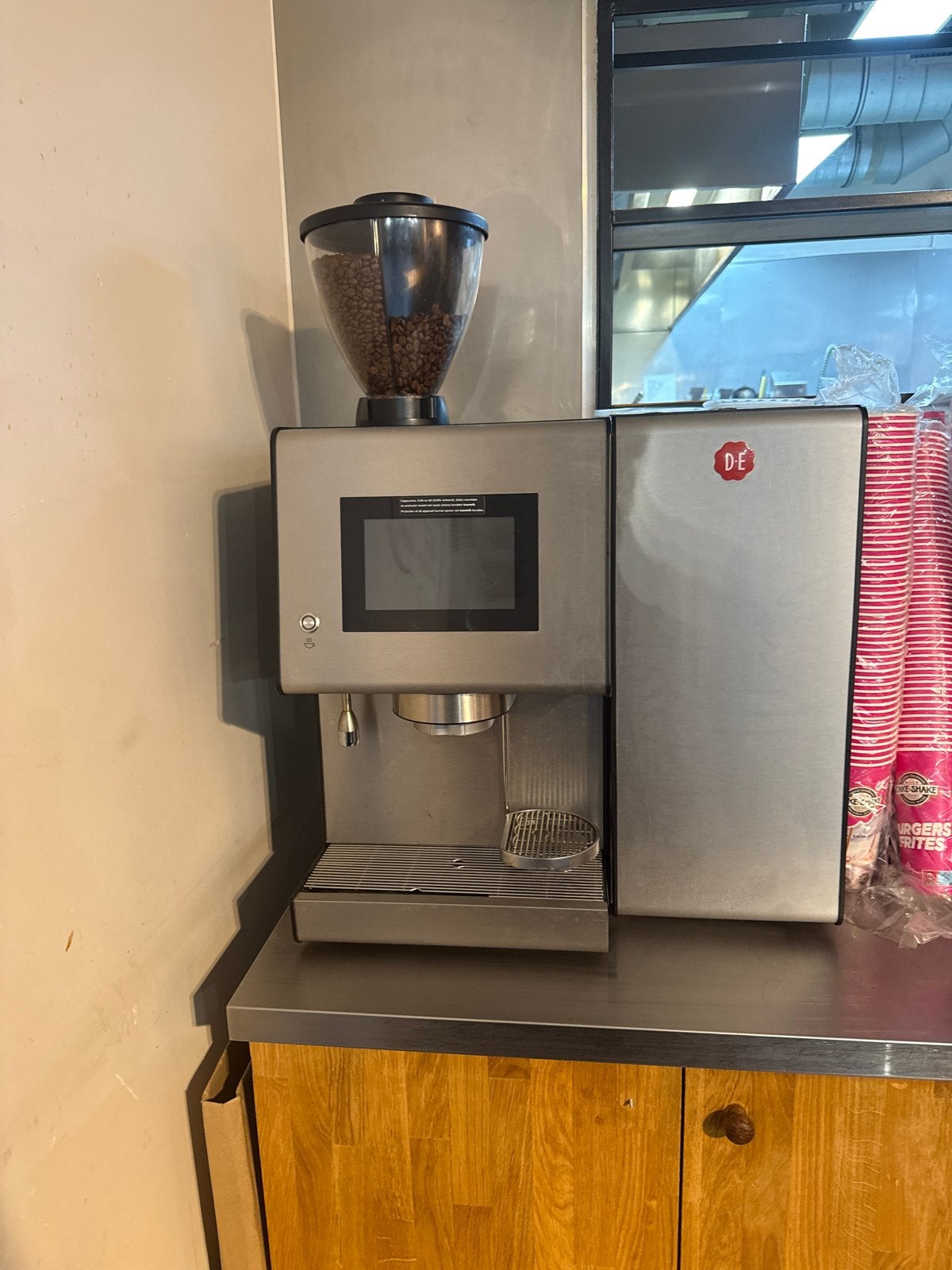 Douwe Egberts Koffiemachine met bonenreservoir, Ophalen, Gebruikt, 10 kopjes of meer, Koffiemachine