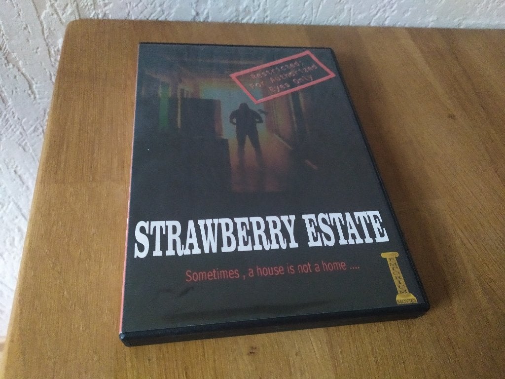 Strawberry Estate, Vanaf 16 jaar, Ophalen of Verzenden, Gebruikt, Overige genres