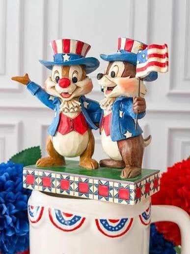 Gezocht: Chip & Dale 'Hooray for the USA' - 4045236 :Gezocht, Ophalen of Verzenden, Overige figuren, Zo goed als nieuw, Beeldje of Figuurtje
