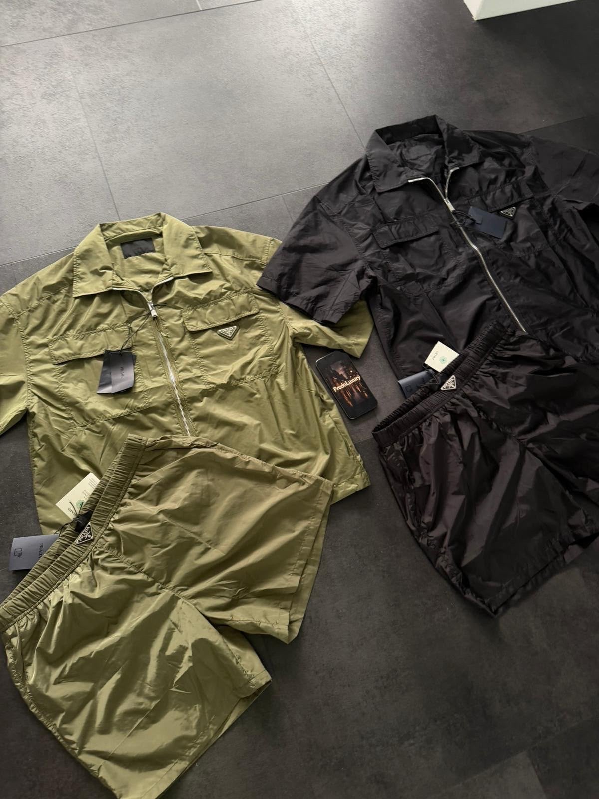 Prada Nylon Set 2026 - Zwembroek + Vest - Nieuw!, Ophalen of Verzenden, Overige maten, Meerkleurig, Zwemshort