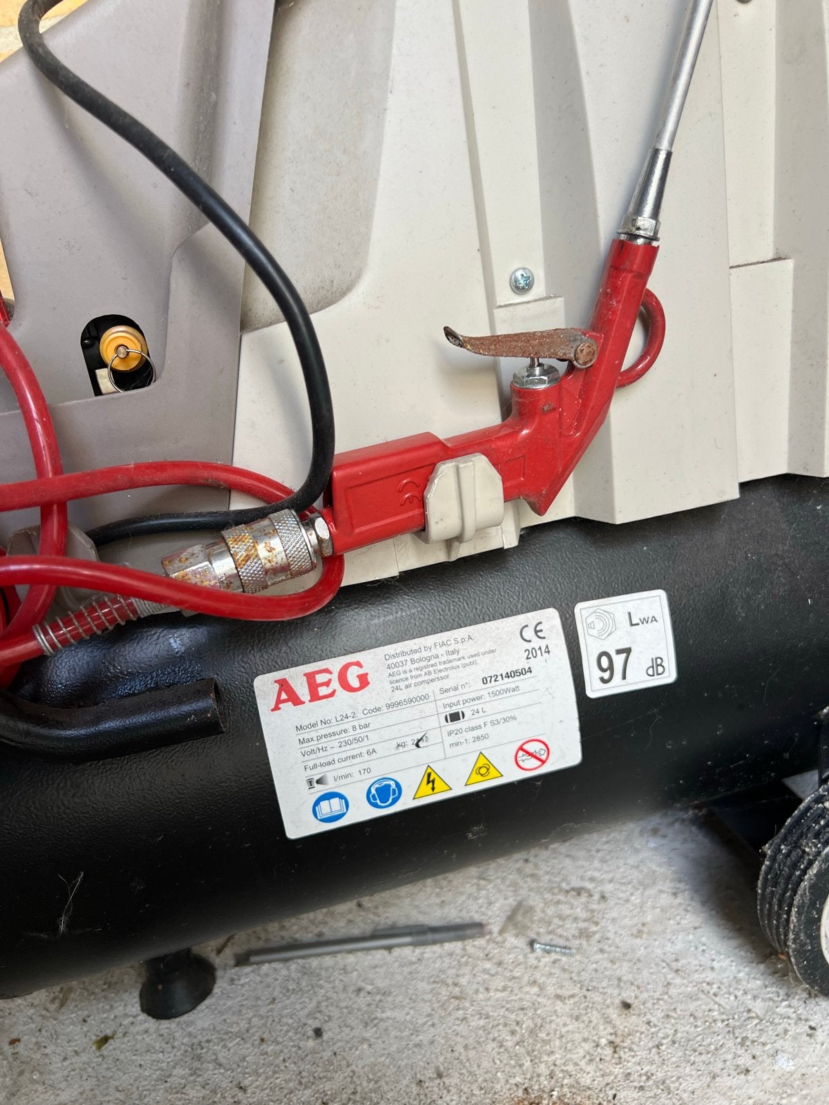 AEG L24-2 Compressor - Krachtige en Mobiele Luchtcompressor, Gebruikt, 6 tot 10 bar, Ophalen of Verzenden, Minder dan 200 liter/min