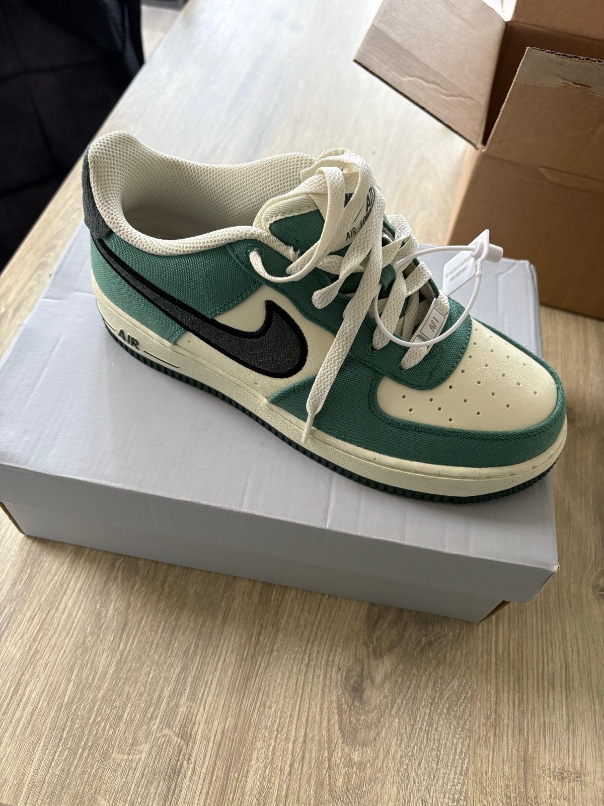 Nike Air Force 1 LV8 3 (GS) - Coconut Milk/Vintage Green, Ophalen of Verzenden, Nieuw, Groen, Sneakers of Gympen