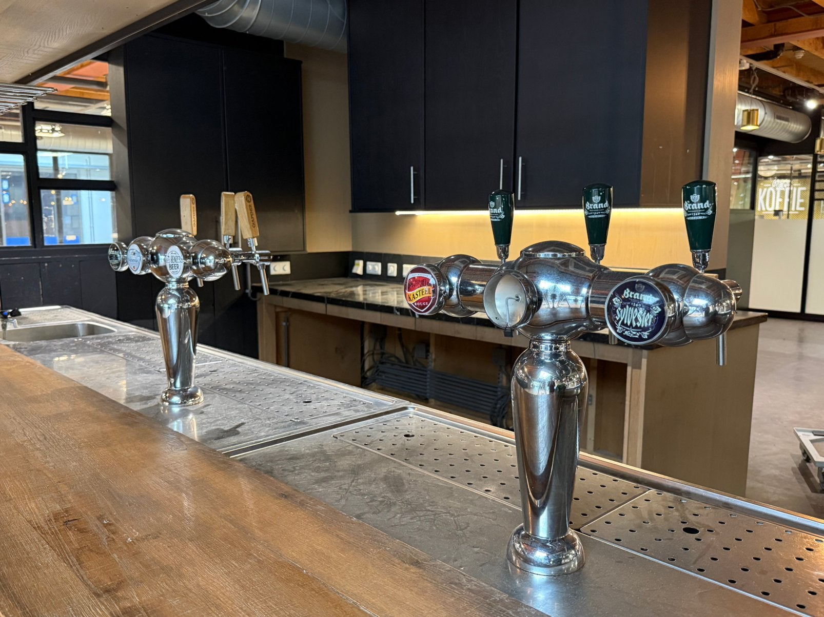 Professionele Tapinstallatie | Bar met Koelwerk 2x 3 kranen, Ophalen, Gebruikt