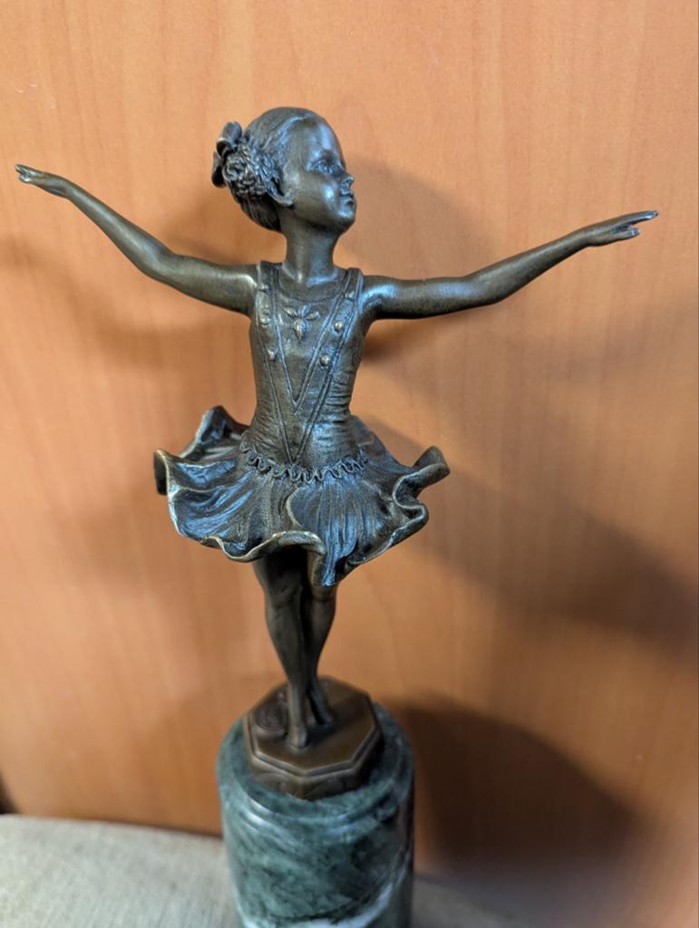 Bronzen beeldje van ballerina op marmeren sokkel, Antiek en Kunst, Kunst | Beelden en Houtsnijwerken, Gepatineerd, Ophalen of Verzenden