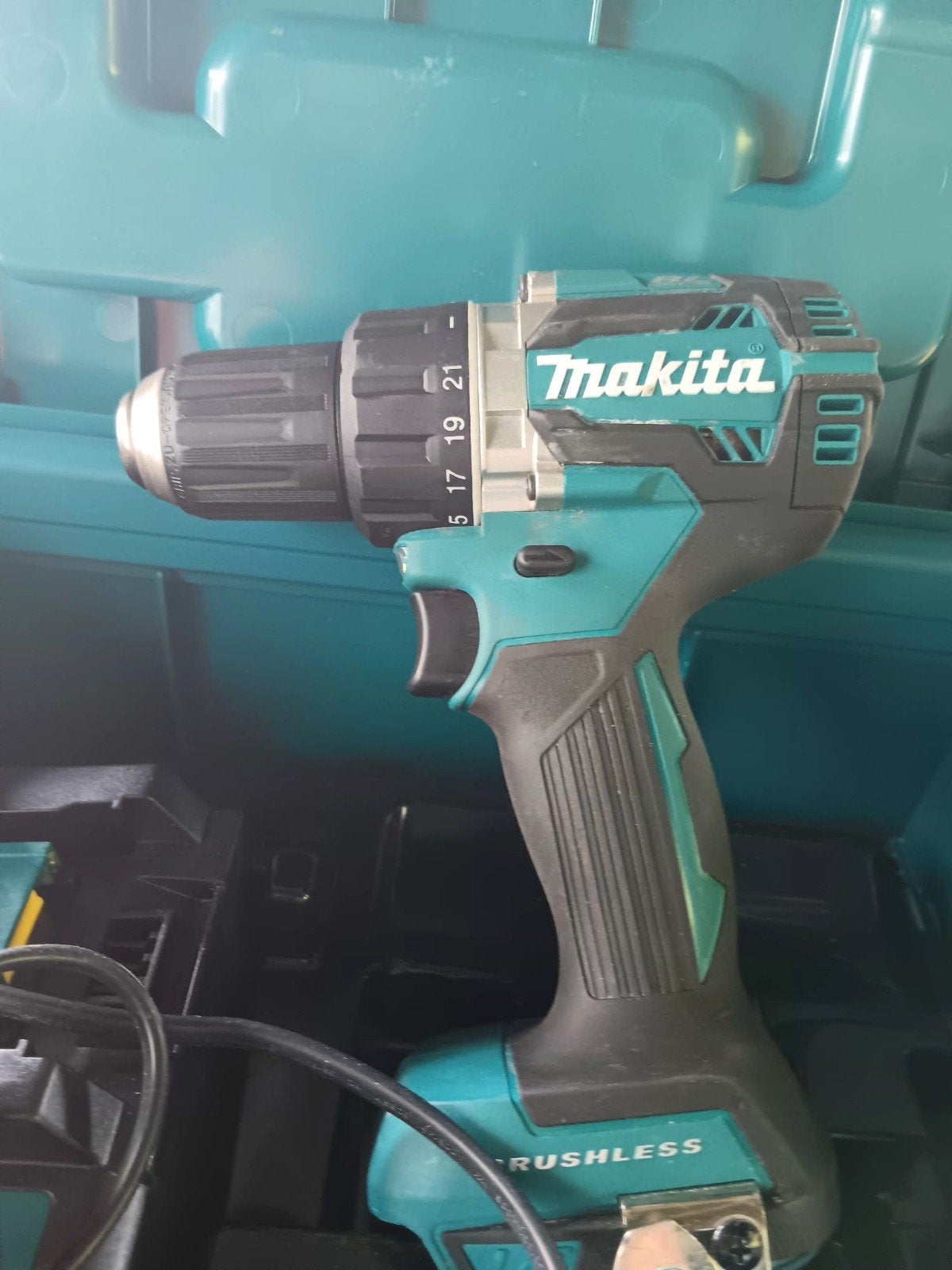 Makita Boormachine met 5Ah Accu en Lader - Nieuw in Doos, Ophalen of Verzenden, Nieuw, Boormachine