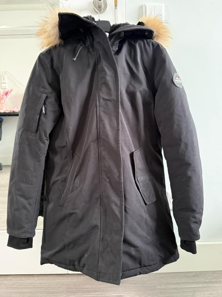 Zwarte Helvetica winterjas dames maat S, Kleding | Dames, Jassen | Winter, Ophalen, Gedragen, Maat 36 (S), Zwart