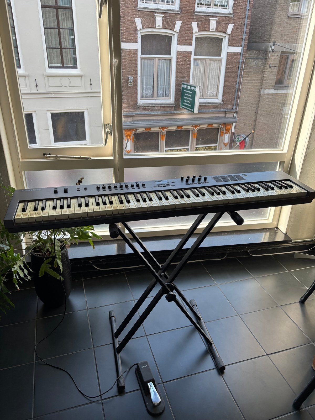 Nektar Impact LX88+ MIDI-keyboard met standaard en pedaal, Muziek en Instrumenten, Gebruikt, 88 toetsen, Aanslaggevoelig, Ophalen