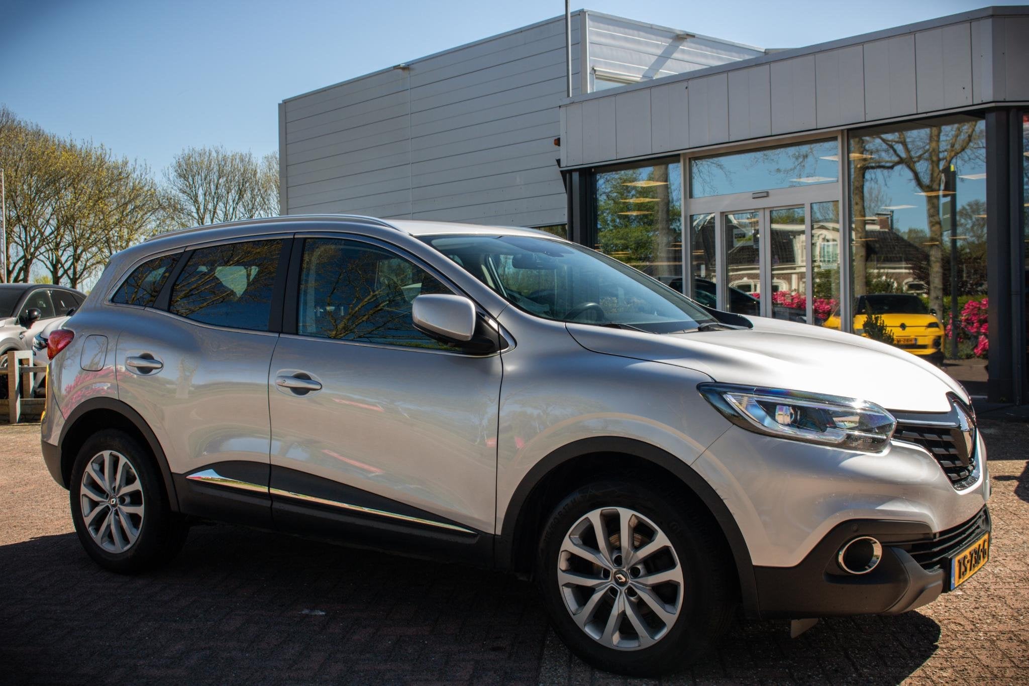 Renault Kadjar dCi 110 EDC Experience Export Price excl. BPM, Auto's, Renault, Stof, Gebruikt, Euro 6, 4 cilinders