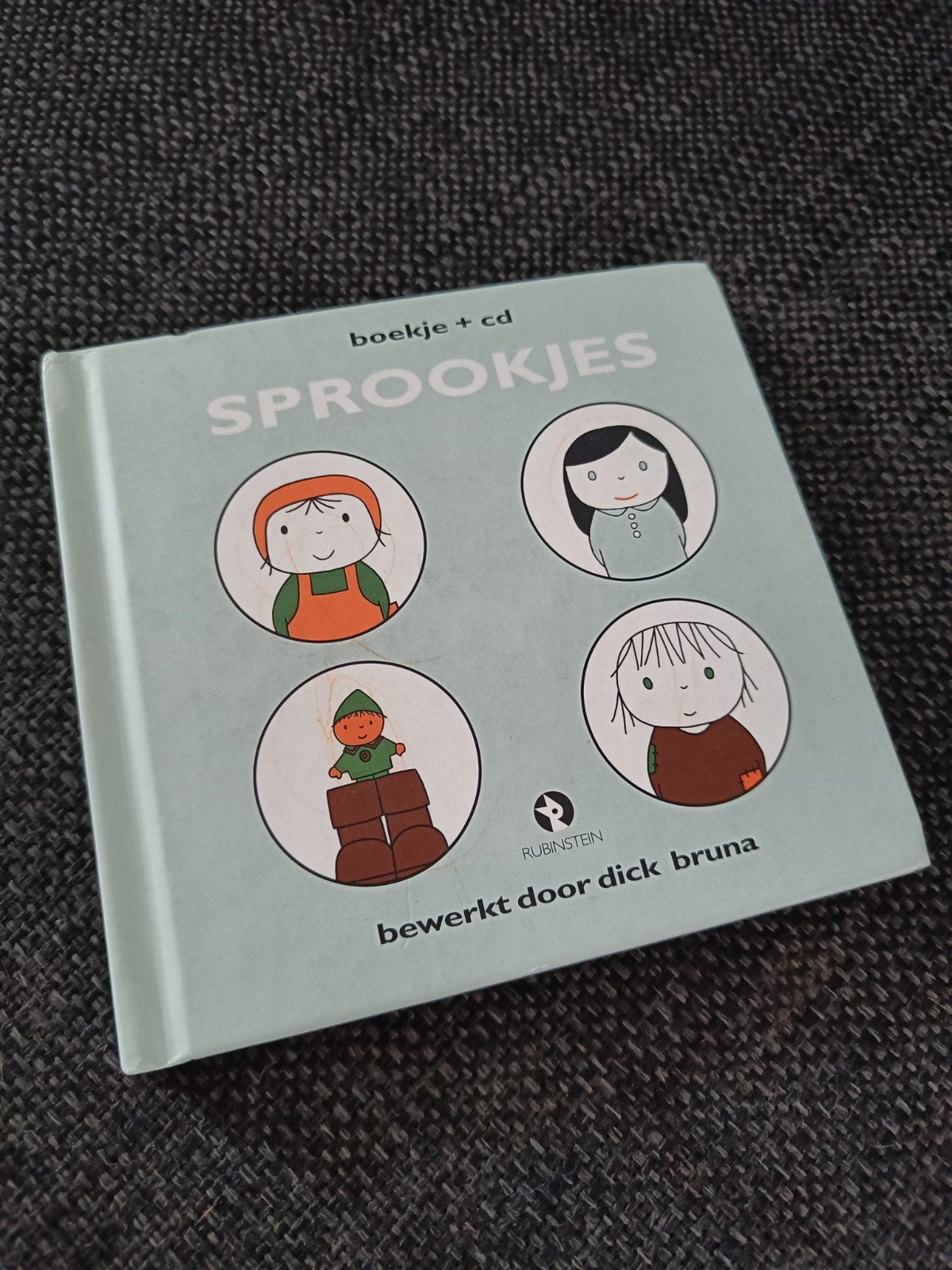 Sprookjes boekje + CD bewerkt door Dick Bruna, Boeken, Ophalen of Verzenden, Zo goed als nieuw, Dick Bruna